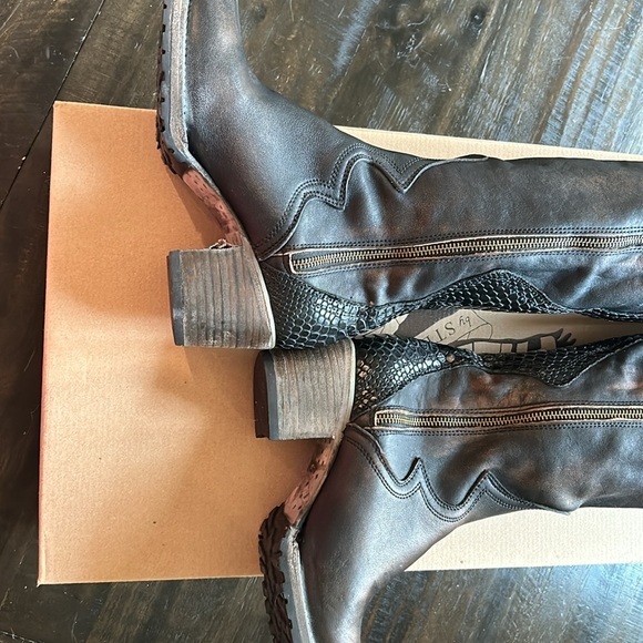 Freebird by Steven Calgary Boots Size 8. - Picture 12 of 16